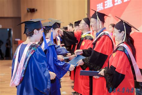 南京大学新闻网-南京大学举行2016届研究生毕业典礼暨学位授予仪式