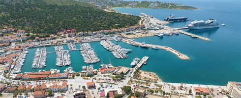 Villa in Çeşme at the Best Price | cozycozy