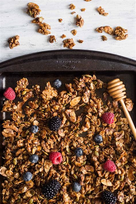 Easy Healthy Granola Recipe with Oats, Honey & Nuts | Healty Nibbles