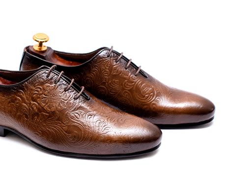 Graven Sleek – Artimen