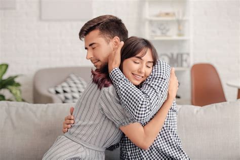10 Benefits Of Hugging In A Relationship