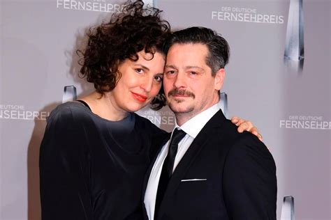 https://image.gala.de/21452446/t/3C/v8/w960/r1.5/-/elena-uhlig-fritz-karl.jpg