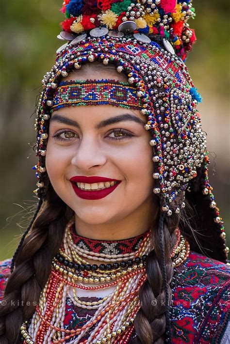 Portraits of People around the World 的图像结果