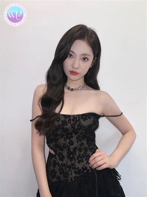 NINGNING STYLES WITH VERSACE AND YUHAN WANG 🦋🖤😎 | Sonhando com você, Sonhos