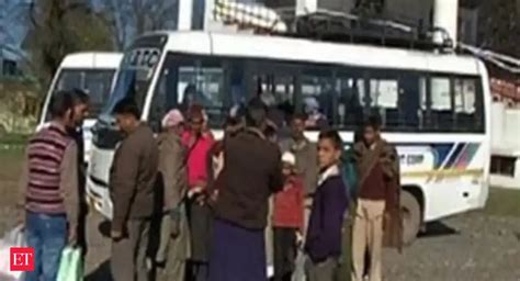 8 Pakistani nationals visit their families in India - The Economic ...