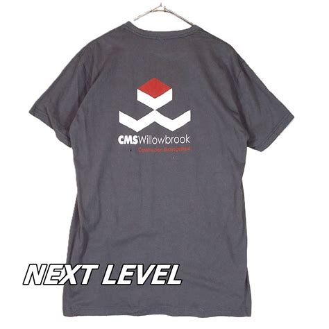 《肩幅45cm》NEXT LEVEL ネクストレベル CMS Willowbrook 企業 両面プリント 半袖Tシャツ Lサイズ グレー ...