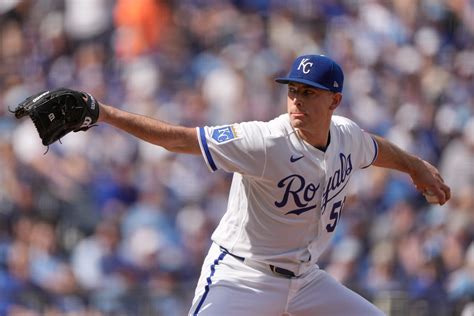 Royals use rare long ball to defeat the Twins 3-1 - Gibraltar News