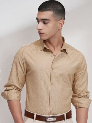 Buy HIGHLANDER Men Beige Regular Fit Textured Spread Collar Casual ...