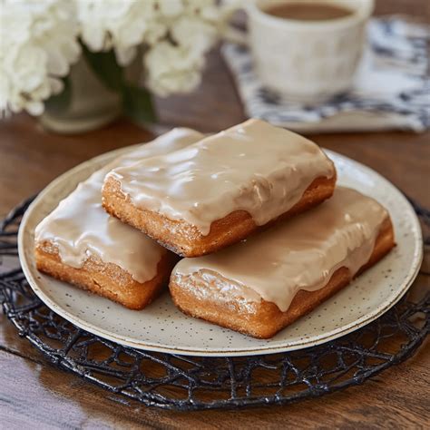 7 Delicious Maple Donut Bars That Redefine Baked Maple Desserts