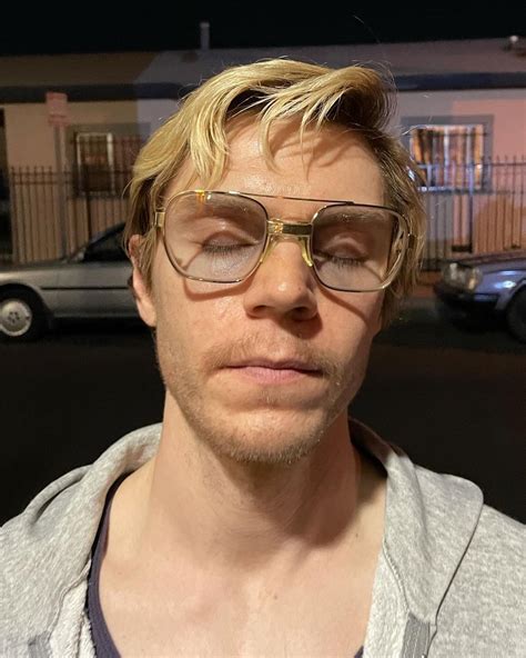 Evan Peters bts of Dahmer Jeffrey Dahmer, Evan Peters, Evan Ross, Gay Ass, Most Handsome Men ...