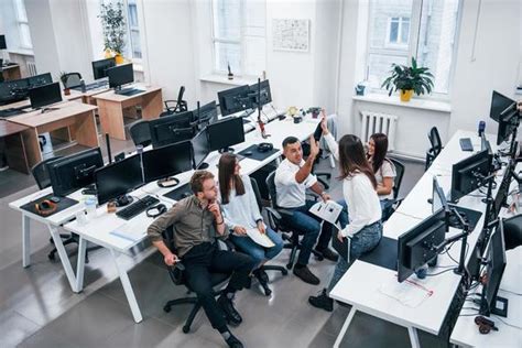 Busy Office People 的图像结果