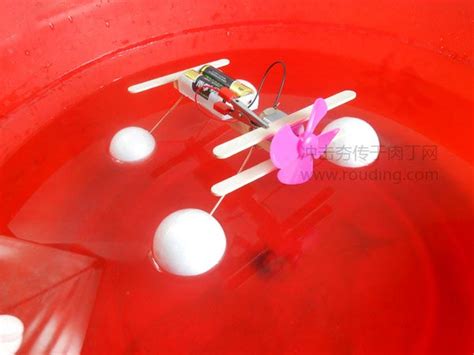 水上漂浮玩具手工制作,水上简易漂浮器材制作,简单手工动力小船_大山谷图库