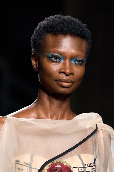 Spring/Summer 2024 Trends Are All About Fun And Artistic Beauty Looks ...