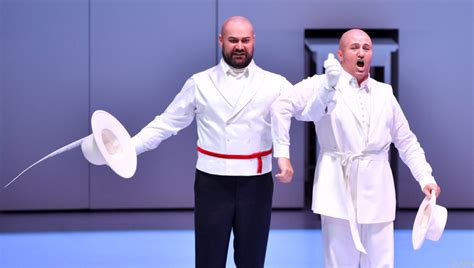 „Faust“-Revue mit Knochenmann bei den Salzburger Festspielen - UnserTirol24