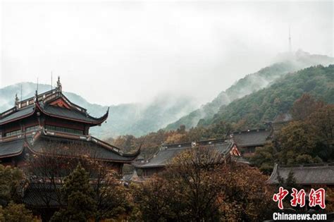 【携程攻略】杭州灵隐寺景点,这次去杭州就是为了去一次灵隐寺。人很多，香火很旺盛。周围都是山，…