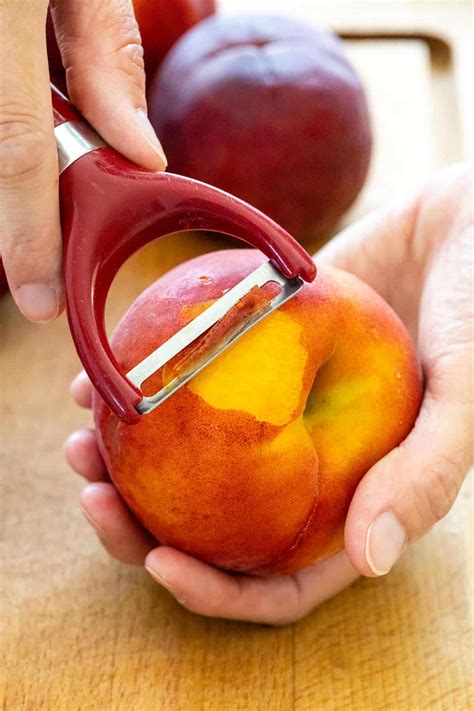 How to Peel Peaches (2-ways) - Jessica Gavin