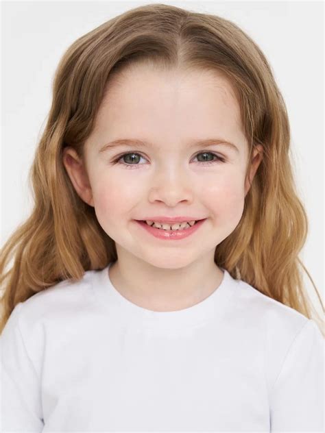 𝐌𝐨𝐝𝐞𝐥 𝐛𝐨𝐨𝐤𝐞𝐫 𝐌𝐚𝐫𝐲 | Alana @alaanuushek ♥️ @happykids.models @zaiteva013 ...