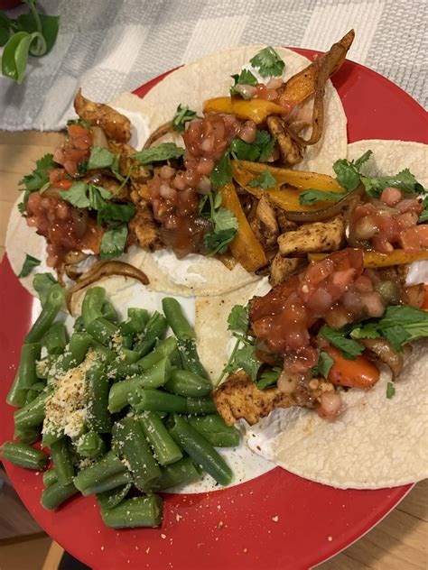 Chicken Fajitas with the works! ~450 calorie plate : r/1200isplenty