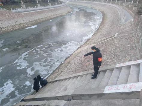 郑州市多条城区河道开始结冰，不要河面溜冰_城市_资讯_河南商报网