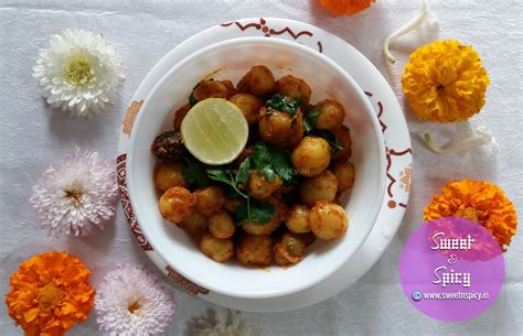 Alu Kasha (Boiled Potatoes cooked in Dry Gravy) | Sweet n Spicy