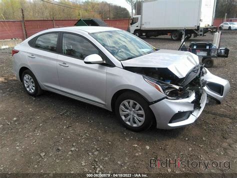 Report 3KPC24A36KE083239 HYUNDAI ACCENT 2019 Silver Gasoline - price and damage history