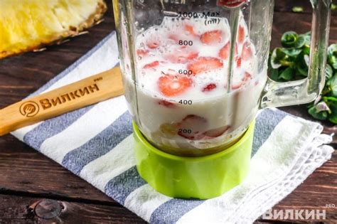Молочный коктейль без мороженого в блендере: рецепт с фото пошагово в ...