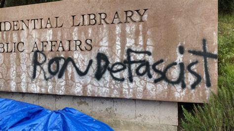 Presidential Library Sign 的图像结果