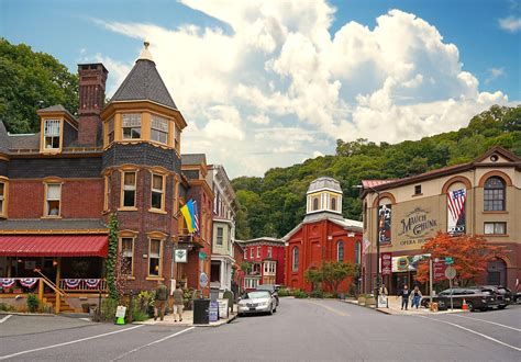 These Towns in The Poconos Come Alive in Spring