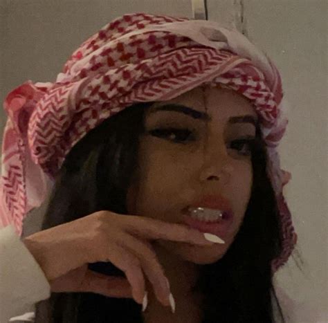 Pin van Faraj Hamode op مرات الحفظ السريع | Modestyling, Vriendje foto ...