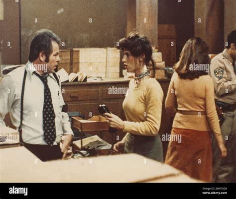 Assault on precinct 13 Year: 1976 USA Director: John Carpenter Charles ...