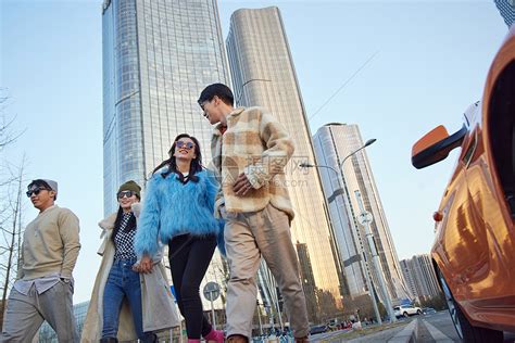 深圳最有名的3大步行街，年轻人来深圳2年内都会逛一遍_东门