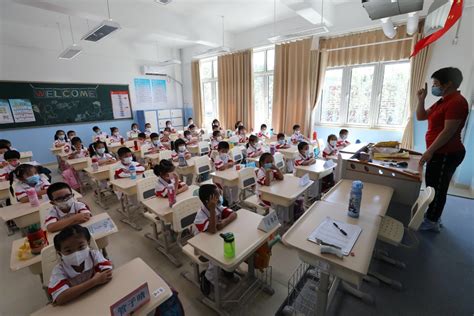 北京：超99%小学生和初中生家门口上好学_京报网