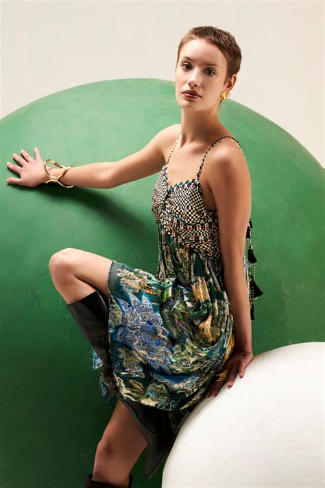 Sparkle Lily Mini – Verb By Pallavi Singhee