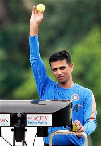 Leverage - Cricket Bowling Machine Images