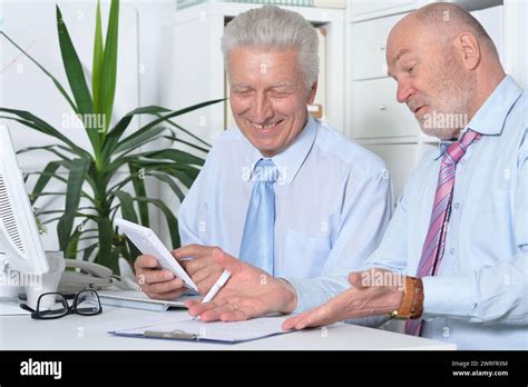 Old Business People 的图像结果