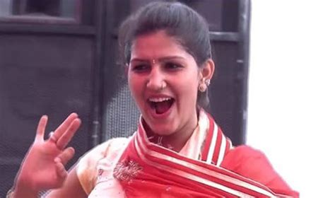 haryana singer and dancer Sapna Choudhary pics viral police raid क्या ...
