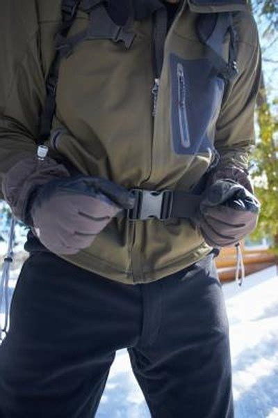 How to Tighten a Nylon Backpack Grip so the Strap Through the Buckle ...