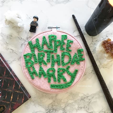 HAPPEE BIRTHDAE HARRY 🎂 Harry Potter inspired birthday cake embroidery ...