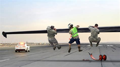 US Air Force’s weird solution to safely land its gigantic spy plane