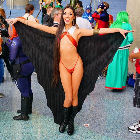 Vampirella Comic Con