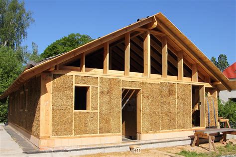 Straw Bale Construction: the Pros and Cons of Straw Bale Homes