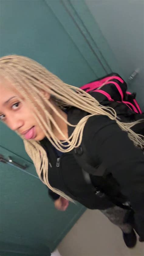 panther💋 (@lilbadblue) - Urlebird