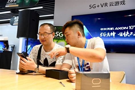 国内首款5G手机开售！上海消费者尝鲜报告：15秒就能下载一款游戏_城生活_新民网
