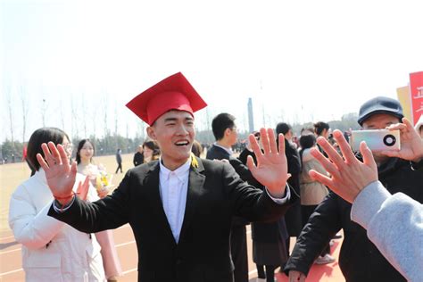 临沂一中举行2020级十八岁成人仪式 - 山东省临沂第一中学