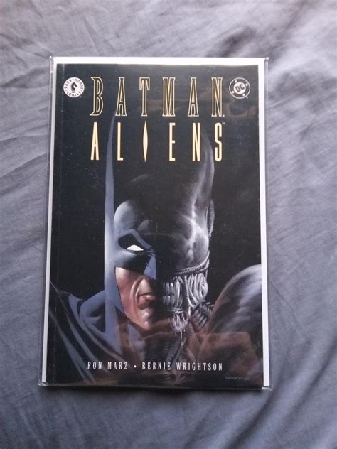 Batman vs Aliens : r/batman