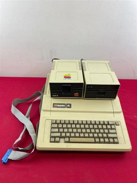 Apple II Computer Collection 的图像结果