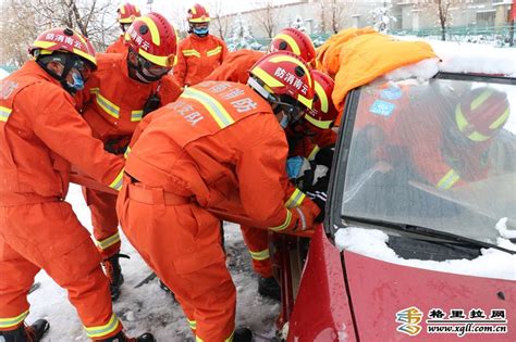迪庆州消防救援支队开展冰雪天气应急救援演练_香格里拉网