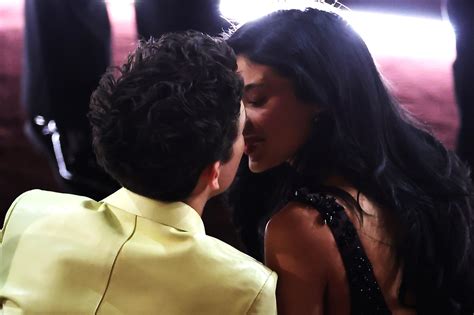 Timothée Chalamet and Kylie Jenner Spotted Kissing in Candid Oscars ...