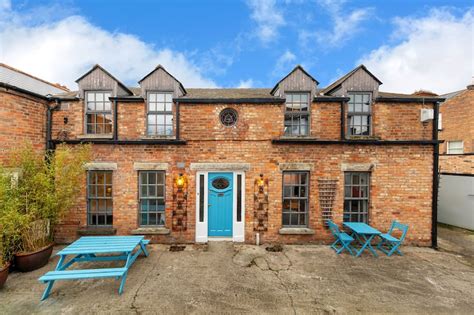 Look inside: A Ranelagh coach house with dramatic interiors inspired by ...