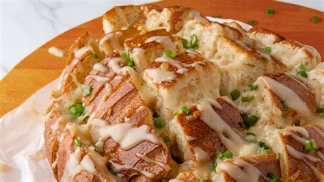 Cheesy Garlic Pull Apart Bread Recipe | Hellmann's US